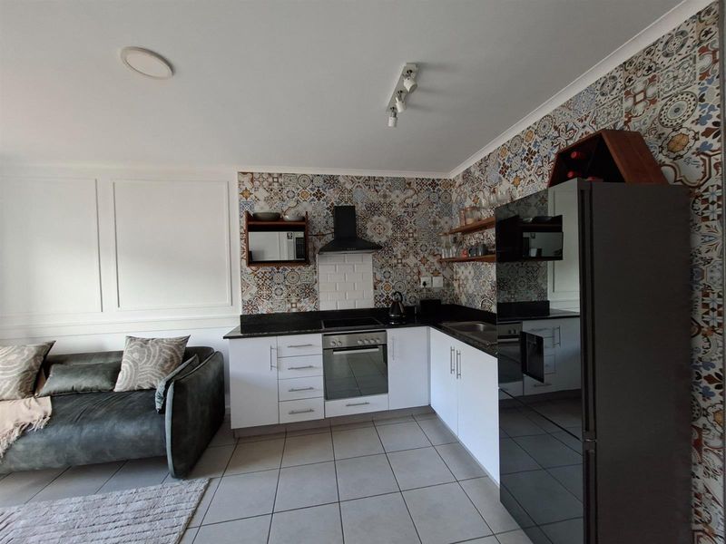 Fully Furnished Simplex Apartment To Rent in Waterfall, KwaZulu Natal - Photo 3