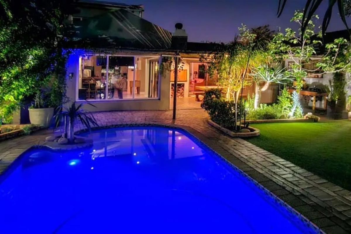 Premium Relocation Rental | Ideal for Professionals and Families | 3-6 Month Lease Opportunity - Photo 2