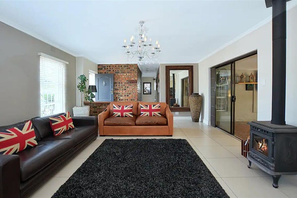 Premium Relocation Rental | Ideal for Professionals and Families | 3-6 Month Lease Opportunity - Photo 3