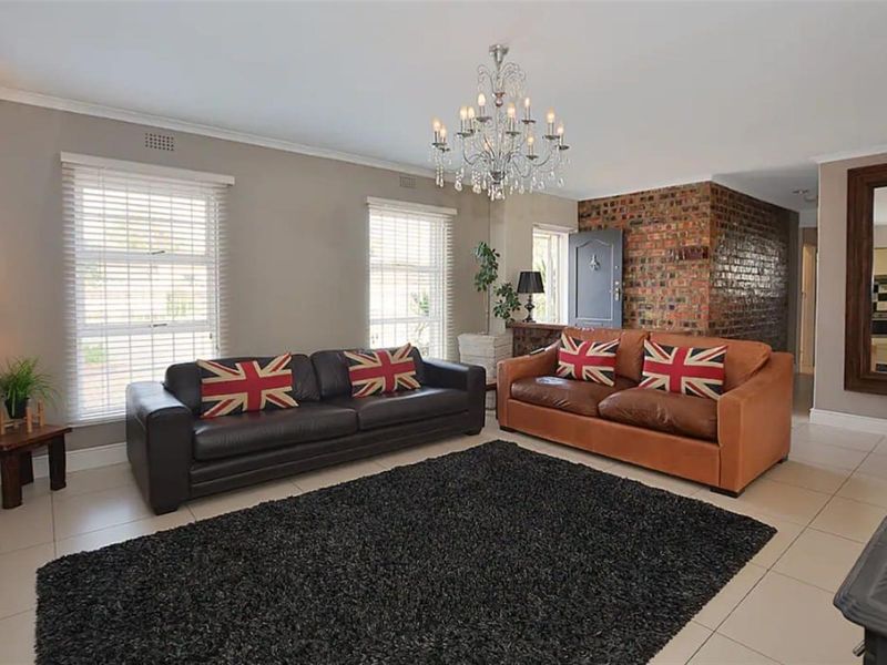 Premium Relocation Rental | Ideal for Professionals and Families | 3-6 Month Lease Opportunity - Photo 4