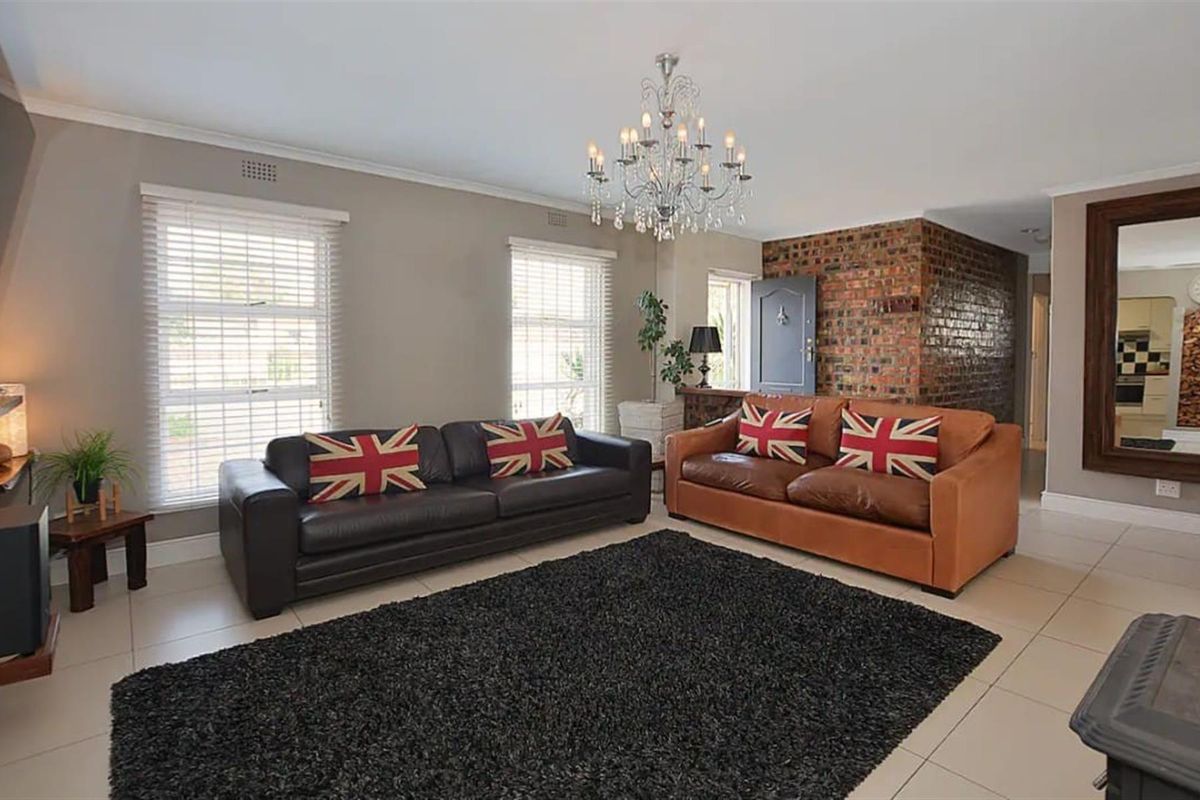 Premium Relocation Rental | Ideal for Professionals and Families | 3-6 Month Lease Opportunity - Photo 4