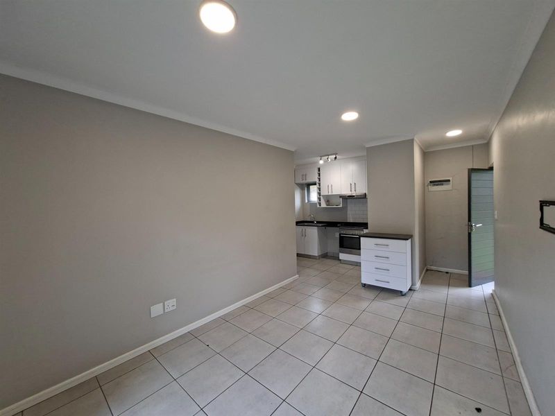 Secure and Luxury Apartment Rent in Waterfall, KwaZulu Natal - Photo 3