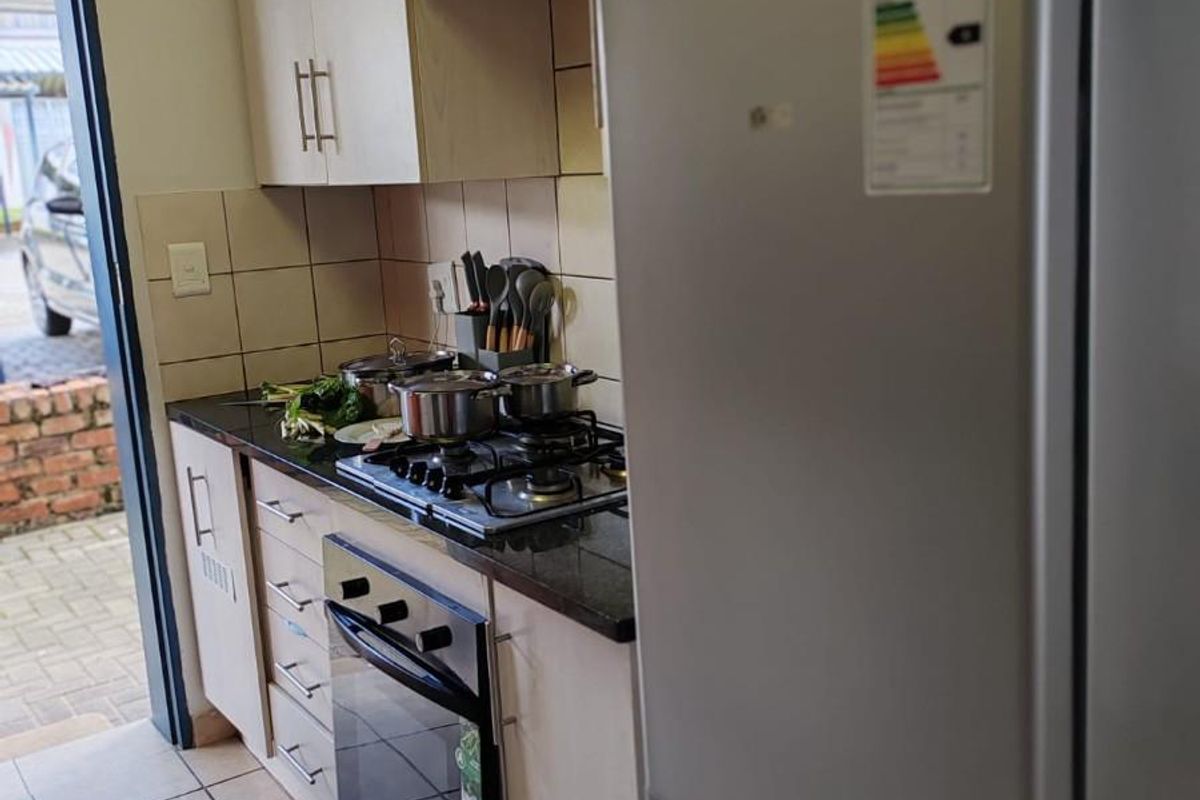 2-Bedroom Ground Floor Apartment for Sale in Noordwyk - Photo 4