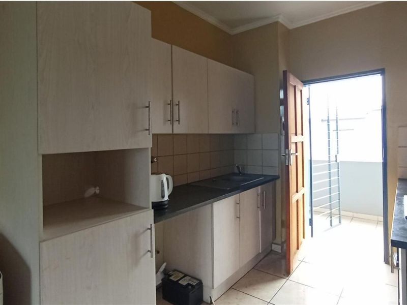 2-Bedroom Ground Floor Apartment for Sale in Noordwyk - Photo 2