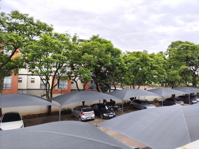 Rare Oversized 2-Bed, 2-Bath Apartment in Isabel Estate - Photo 9