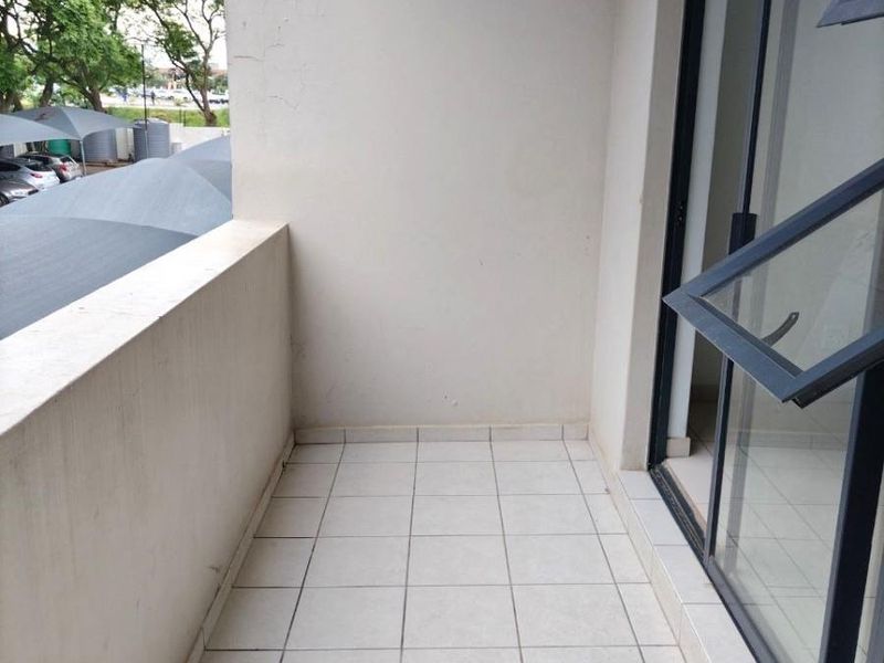 Rare Oversized 2-Bed, 2-Bath Apartment in Isabel Estate - Photo 8