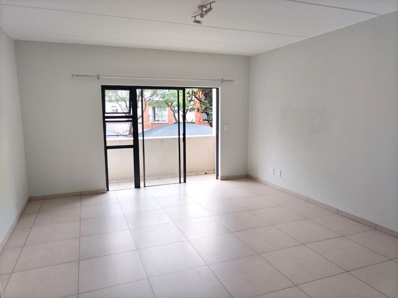 Rare Oversized 2-Bed, 2-Bath Apartment in Isabel Estate - Photo 6