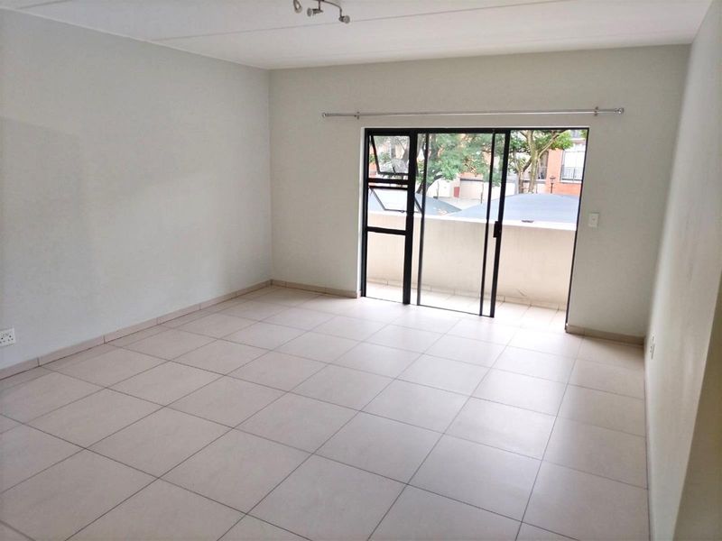 Rare Oversized 2-Bed, 2-Bath Apartment in Isabel Estate - Photo 7