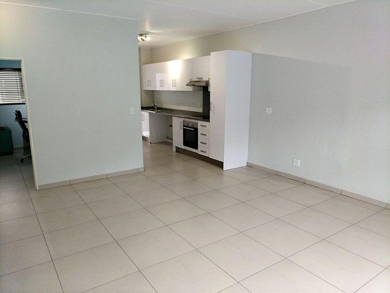 Rare Oversized 2-Bed, 2-Bath Apartment in Isabel Estate - Photo 4