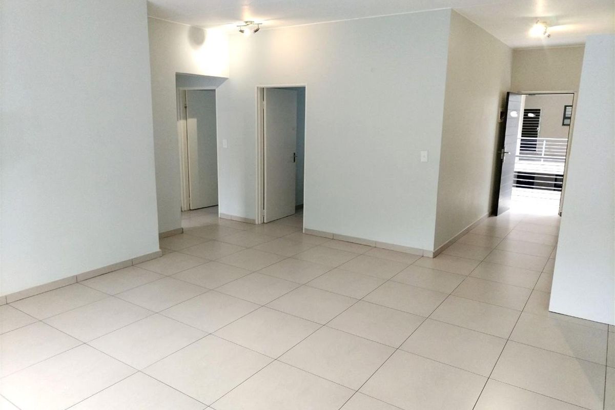 Rare Oversized 2-Bed, 2-Bath Apartment in Isabel Estate - Photo 3