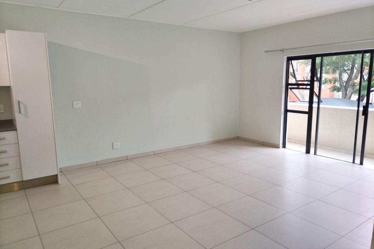 Rare Oversized 2-Bed, 2-Bath Apartment in Isabel Estate - Photo 2