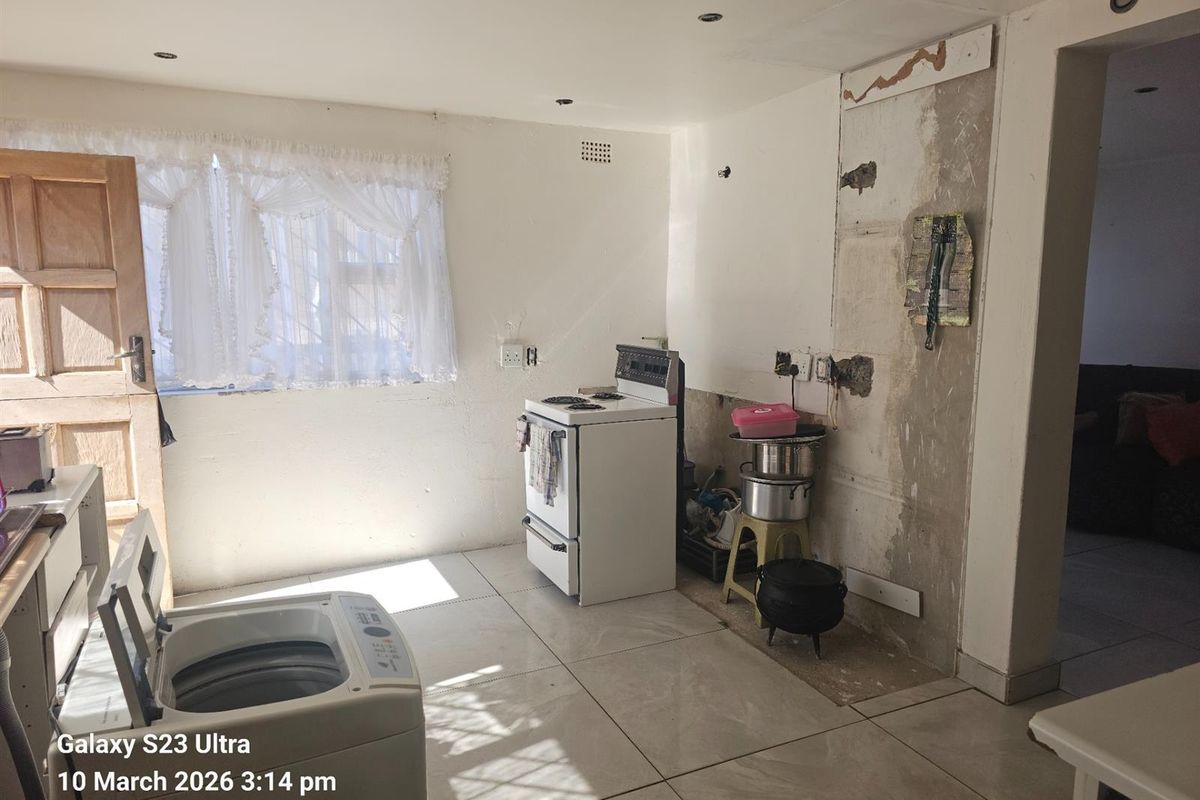 House For Sale in Riverlea, Johannesburg - Photo 2