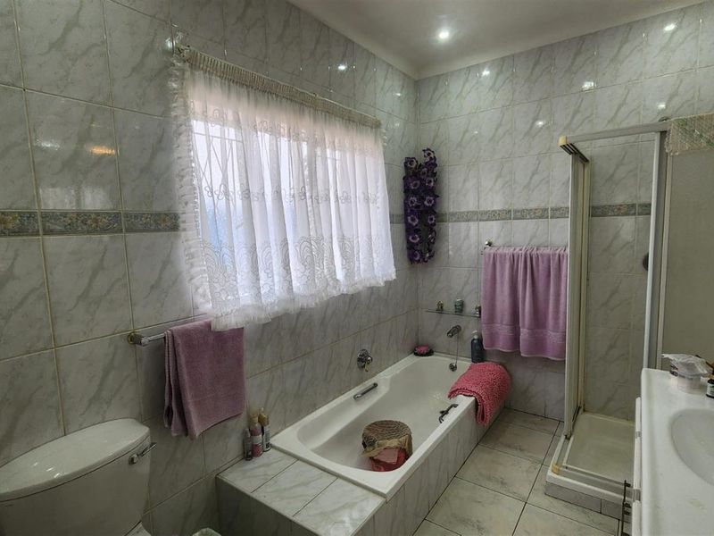 Selection Park - A True Steal of the Century! - Photo 6