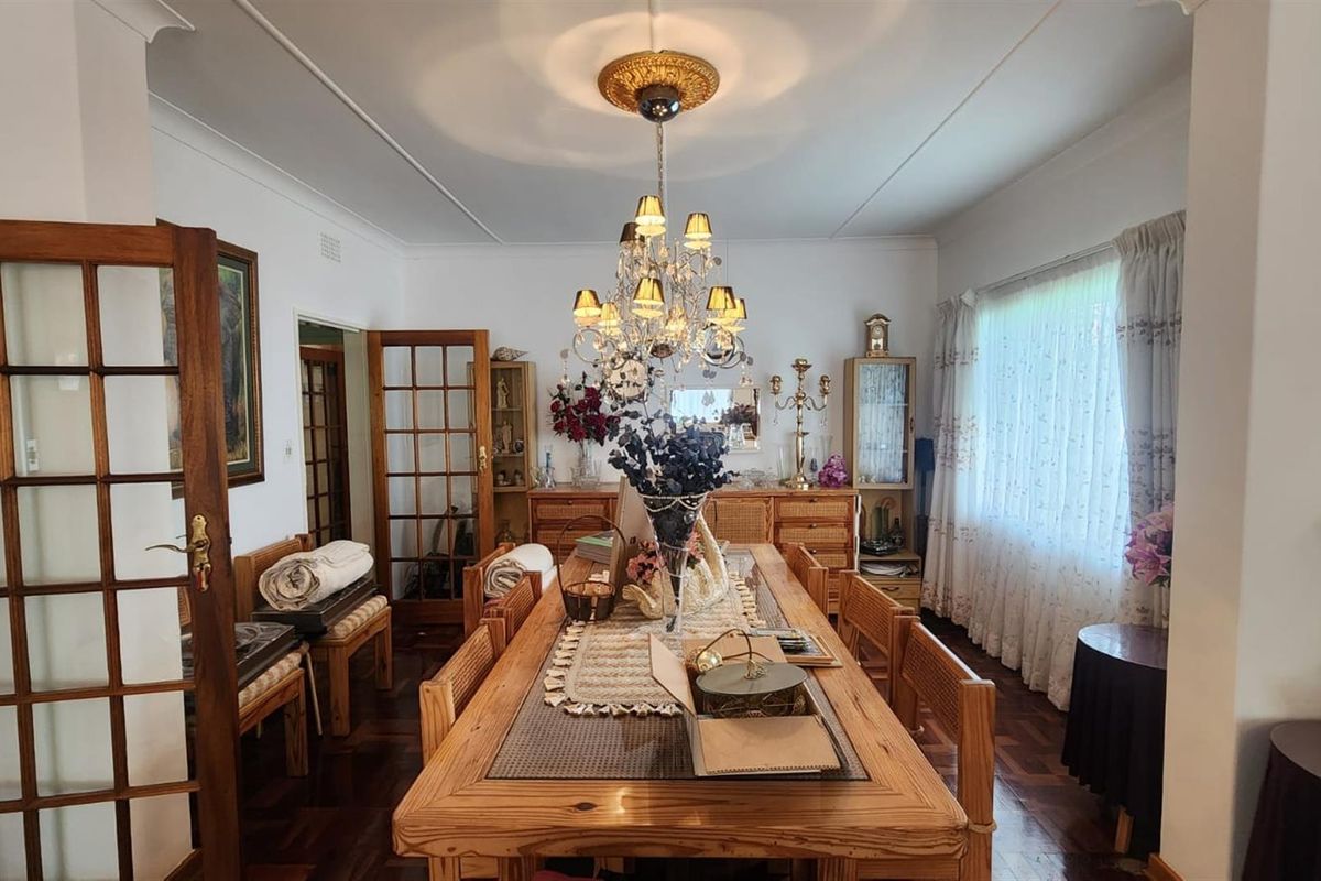 Selection Park - A True Steal of the Century! - Photo 4