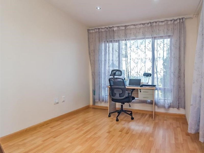 Spacious freehold double storey home in secure Estate - Photo 8