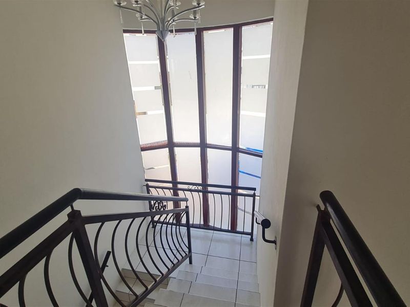 Spacious freehold double storey home in secure Estate - Photo 10