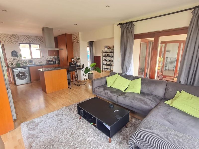 Spacious freehold double storey home in secure Estate - Photo 4