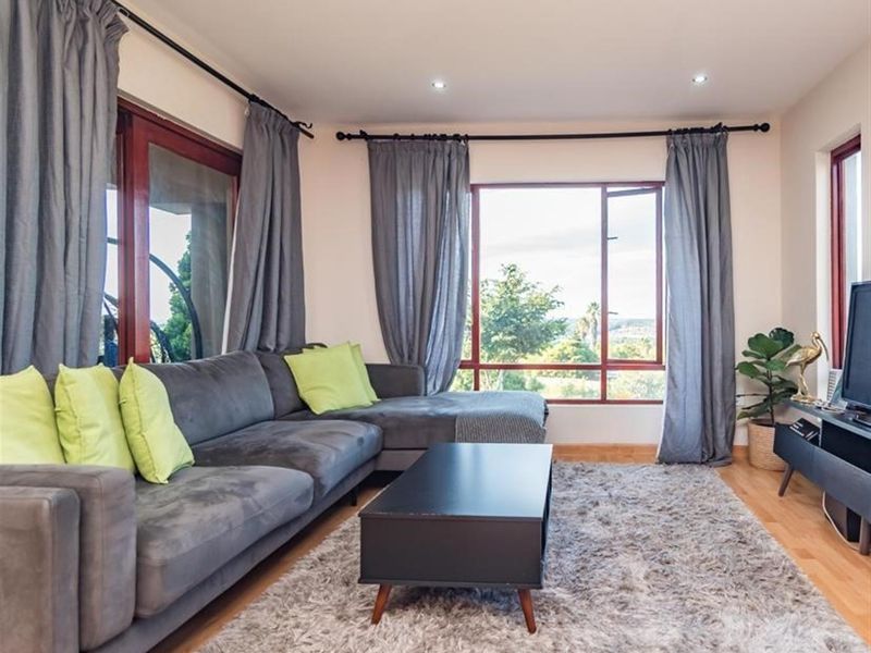 Spacious freehold double storey home in secure Estate - Photo 7