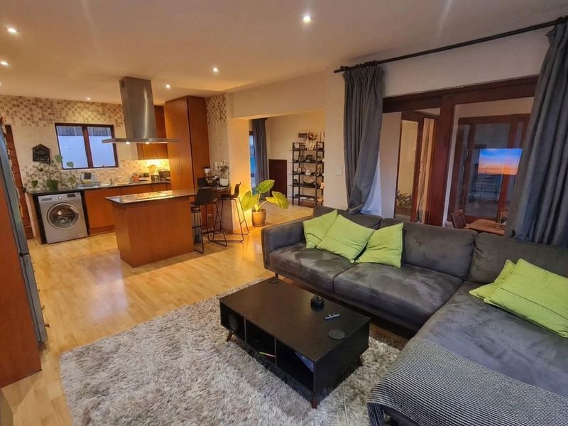 Spacious freehold double storey home in secure Estate - Photo 3