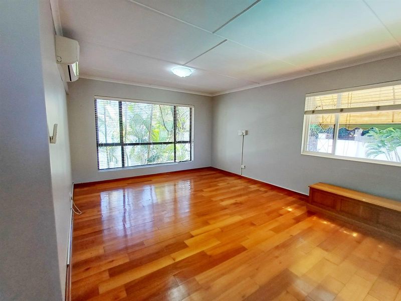 Two Bedroom Poolside Apartment on Florida Road To Rent - Photo 5