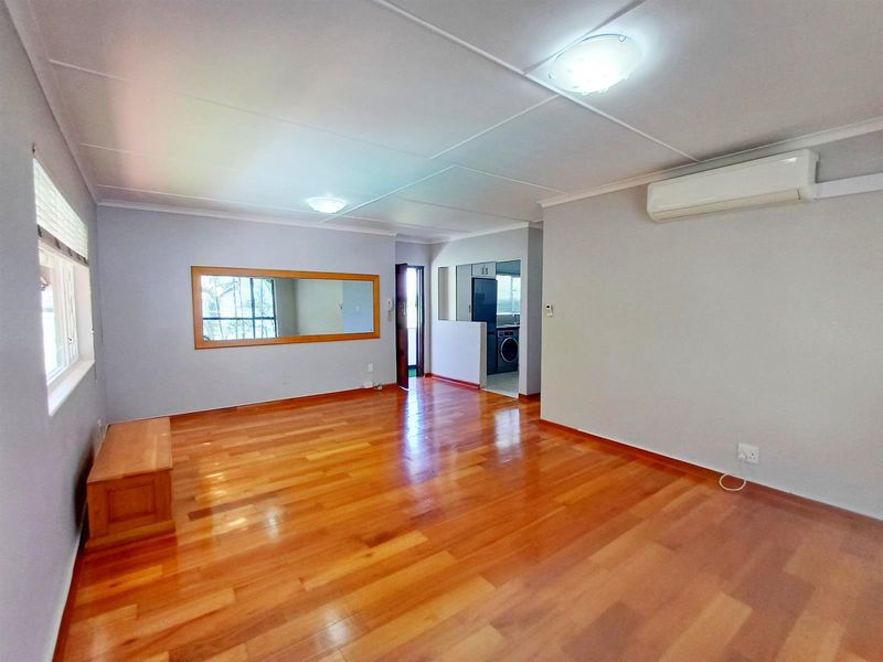 Two Bedroom Poolside Apartment on Florida Road To Rent - Photo 7