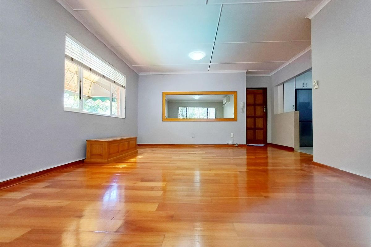 Two Bedroom Poolside Apartment on Florida Road To Rent - Photo 2