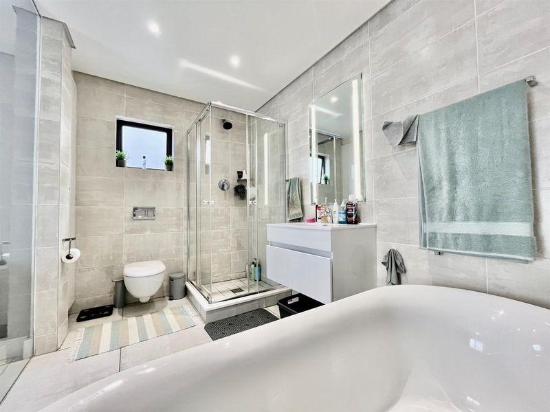 FOR SALE: MODERN APARTMENT WITH 3 BEDROOMS AND A BEAUTIFUL ENVIRONMENT - Photo 7