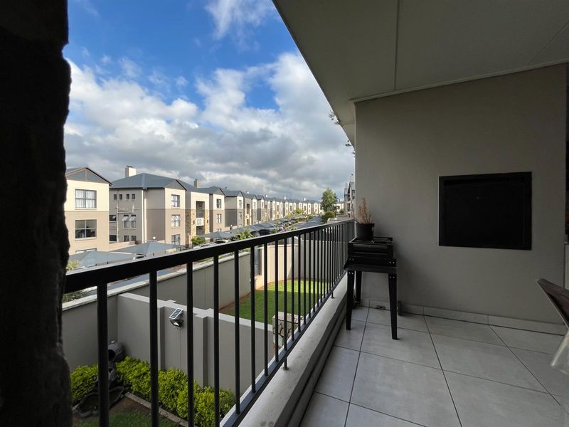 FOR SALE: MODERN APARTMENT WITH 3 BEDROOMS AND A BEAUTIFUL ENVIRONMENT - Photo 2