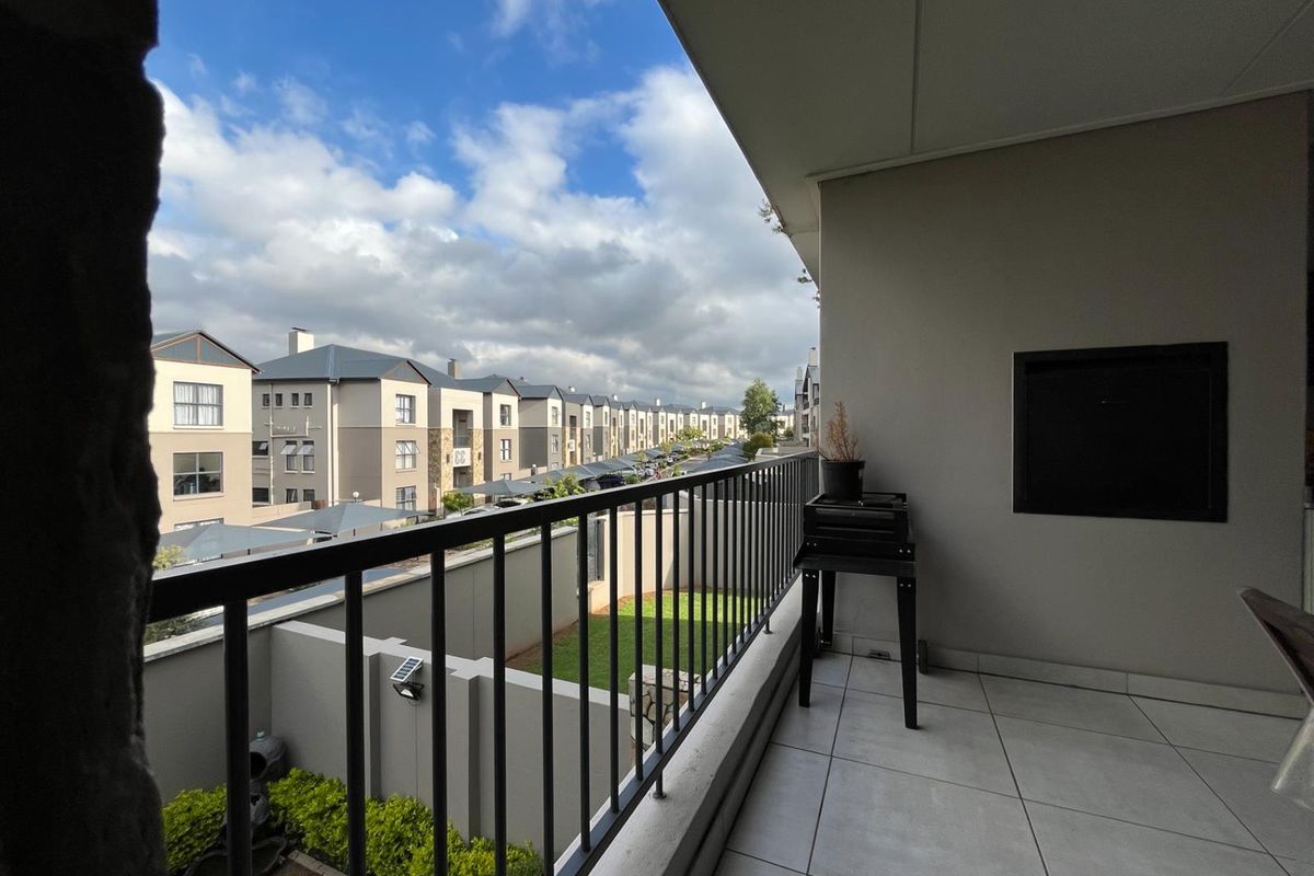 FOR SALE: MODERN APARTMENT WITH 3 BEDROOMS AND A BEAUTIFUL ENVIRONMENT - Photo 2