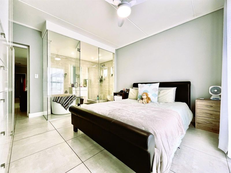FOR SALE: MODERN APARTMENT WITH 3 BEDROOMS AND A BEAUTIFUL ENVIRONMENT - Photo 4