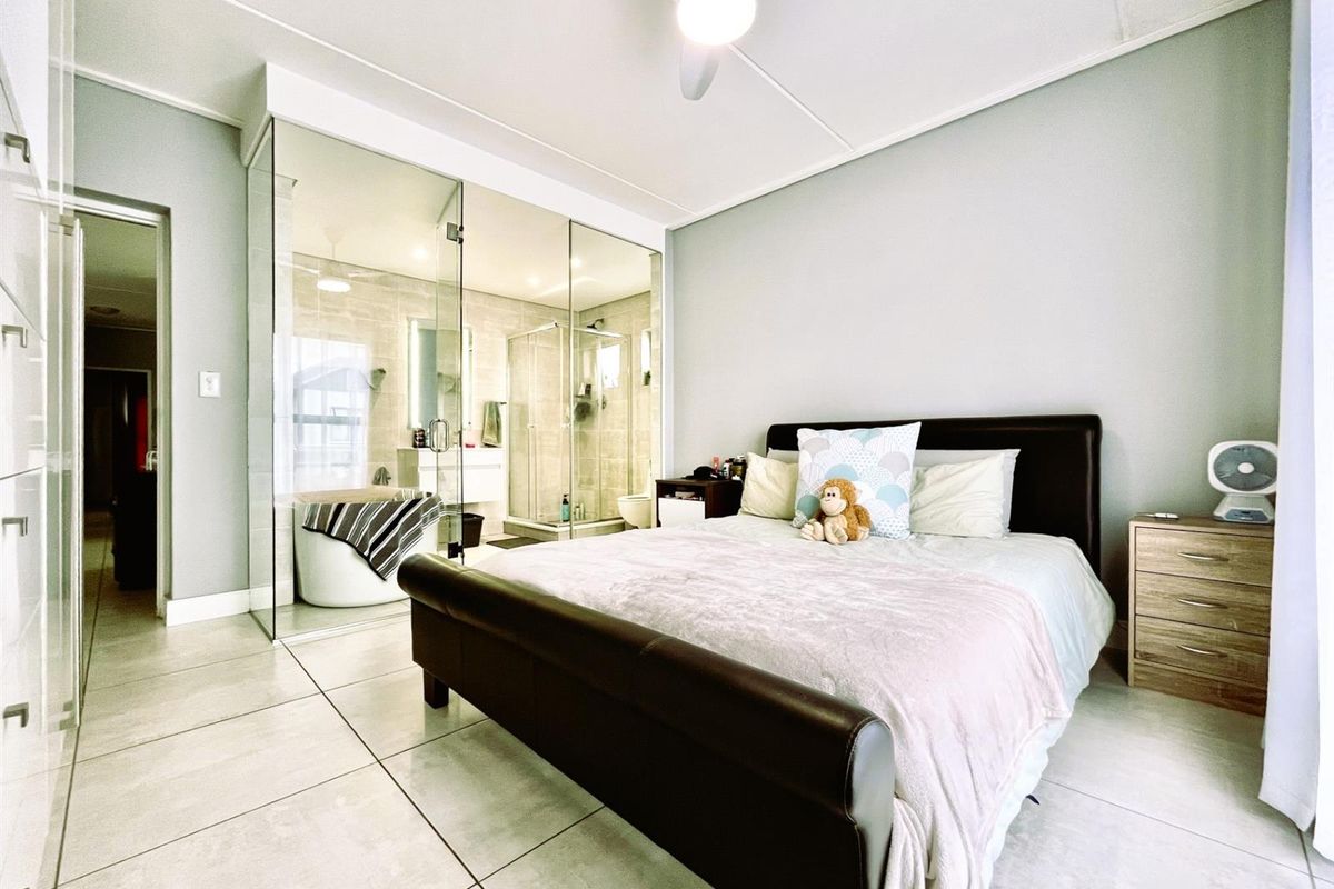 FOR SALE: MODERN APARTMENT WITH 3 BEDROOMS AND A BEAUTIFUL ENVIRONMENT - Photo 4