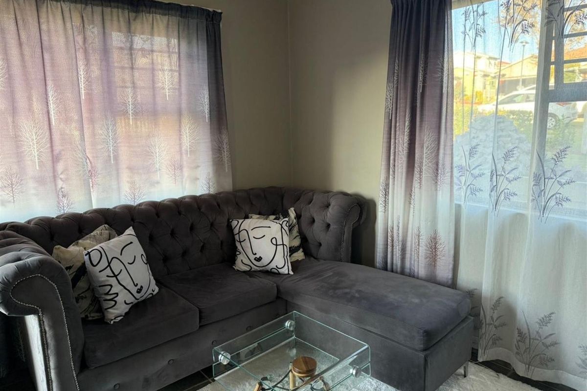 Charming 3-Bedroom Duplex for Sale in Summerset Village - Photo 5