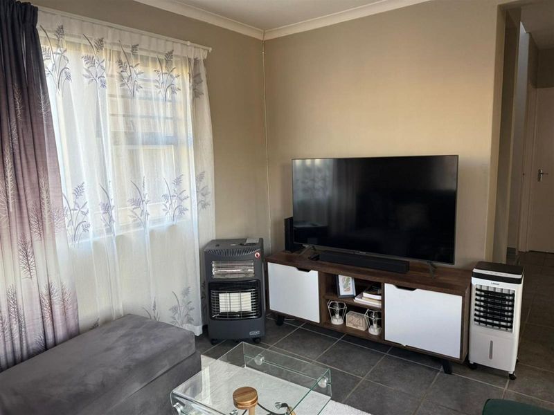 Charming 3-Bedroom Duplex for Sale in Summerset Village - Photo 6