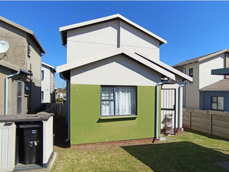 Charming 3-Bedroom Duplex for Sale in Summerset Village - Photo 1