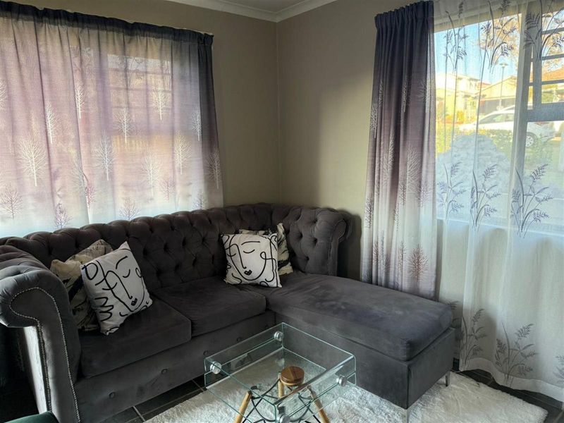 Charming 3-Bedroom Duplex for Sale in Summerset Village - Photo 5