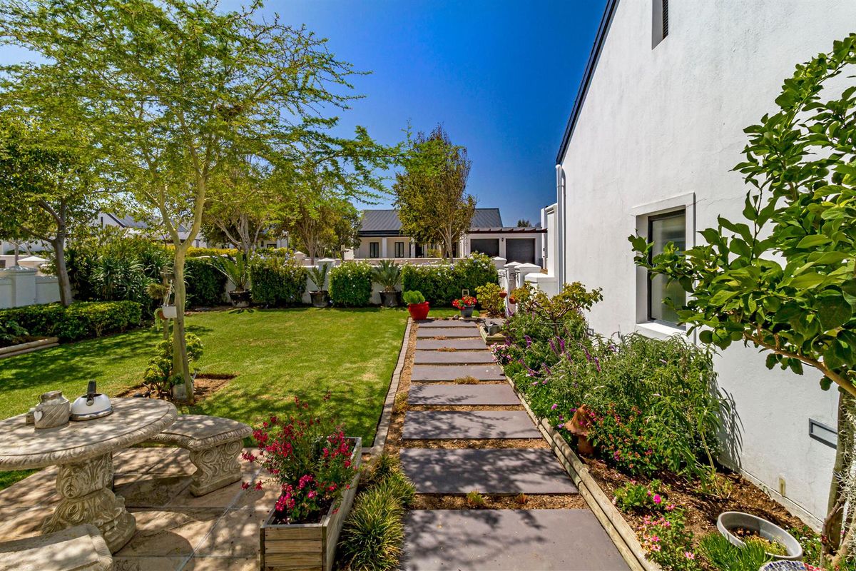 Elegant 3 bedroom home in the sought after - Croydon Olive Estate - Photo 4