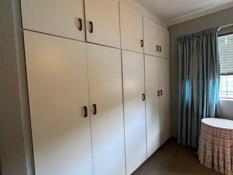 Spacious Family Living in Protea Heights Brackenfell - Photo 8