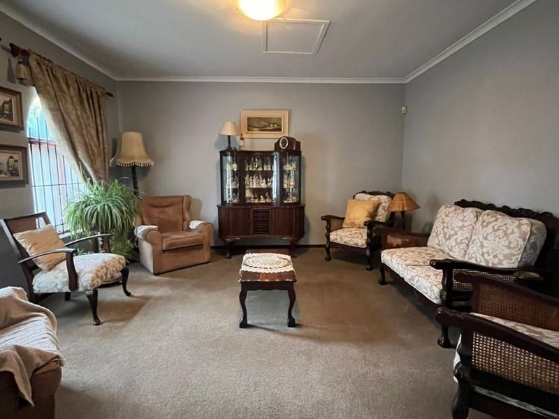 Spacious Family Living in Protea Heights Brackenfell - Photo 3