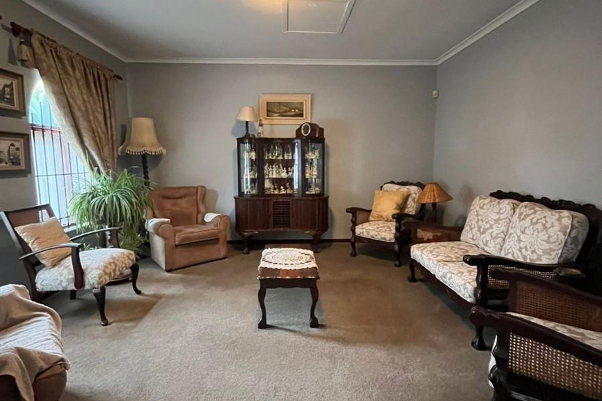 Spacious Family Living in Protea Heights Brackenfell - Photo 3