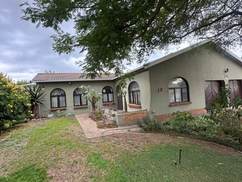Spacious Family Living in Brackenfell - Photo 1