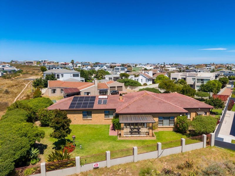 Uninterrupted views. Comfortable living. Space to grow. - Photo 5