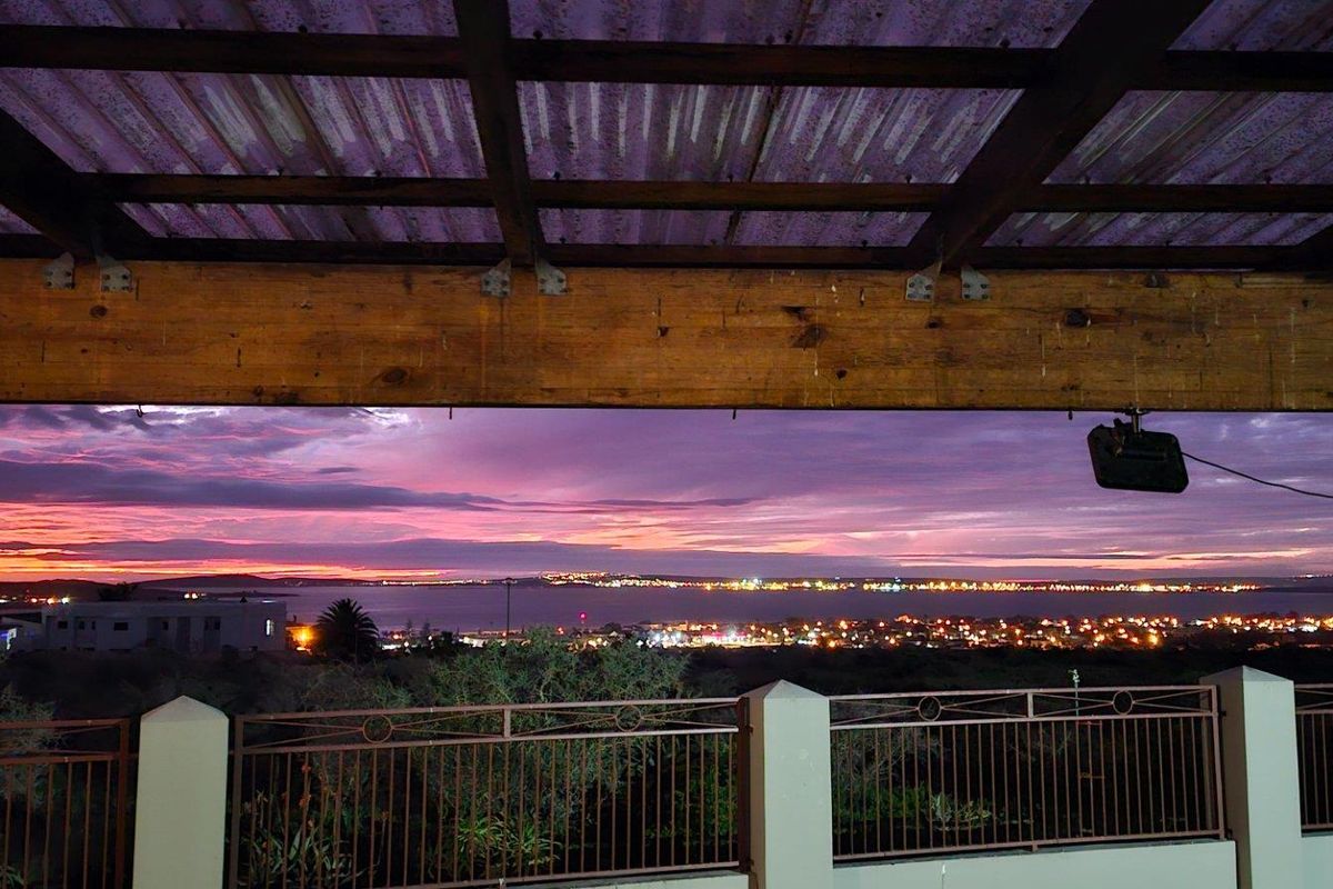 Uninterrupted views. Comfortable living. Space to grow. - Photo 4