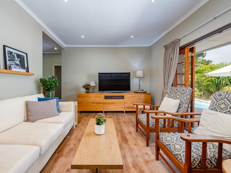 House For Sale in Golden Acre, Somerset West - Photo 4