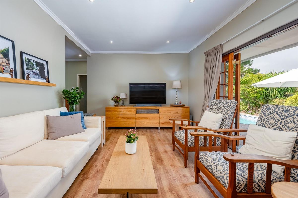 House For Sale in Golden Acre, Somerset West - Photo 4