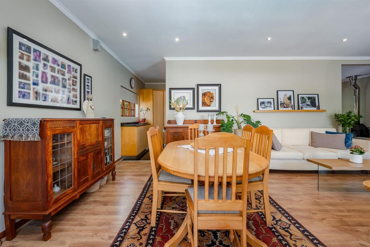 House For Sale in Golden Acre, Somerset West - Photo 5