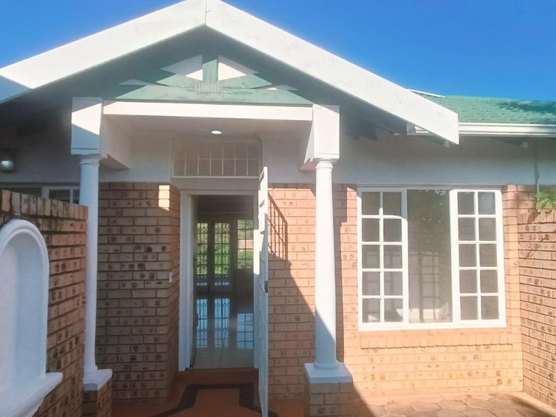 3 Bedroom Townhouse to Rent in Hillcrest Prime Location | Secure Estate Living - Photo 5