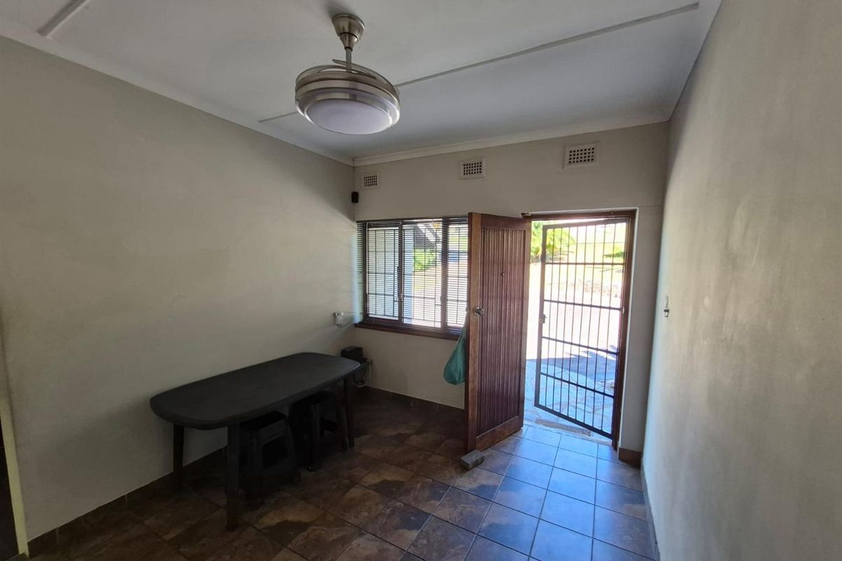 4 Bedroom House For Sale in Yellowwood Park, Durban, KwaZulu Natal - Photo 4