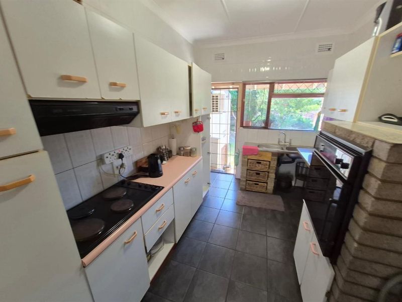 4 Bedroom House For Sale in Yellowwood Park, Durban, KwaZulu Natal - Photo 8