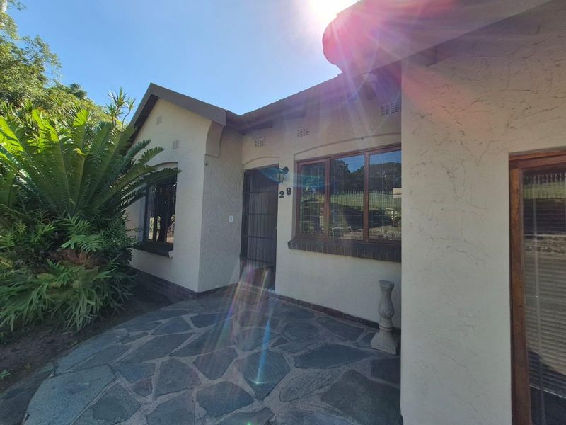 4 Bedroom House For Sale in Yellowwood Park, Durban, KwaZulu Natal - Photo 3