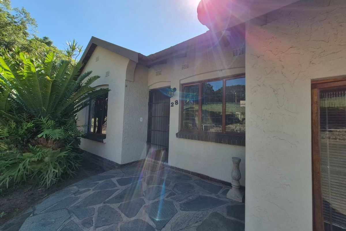 4 Bedroom House For Sale in Yellowwood Park, Durban, KwaZulu Natal - Photo 2